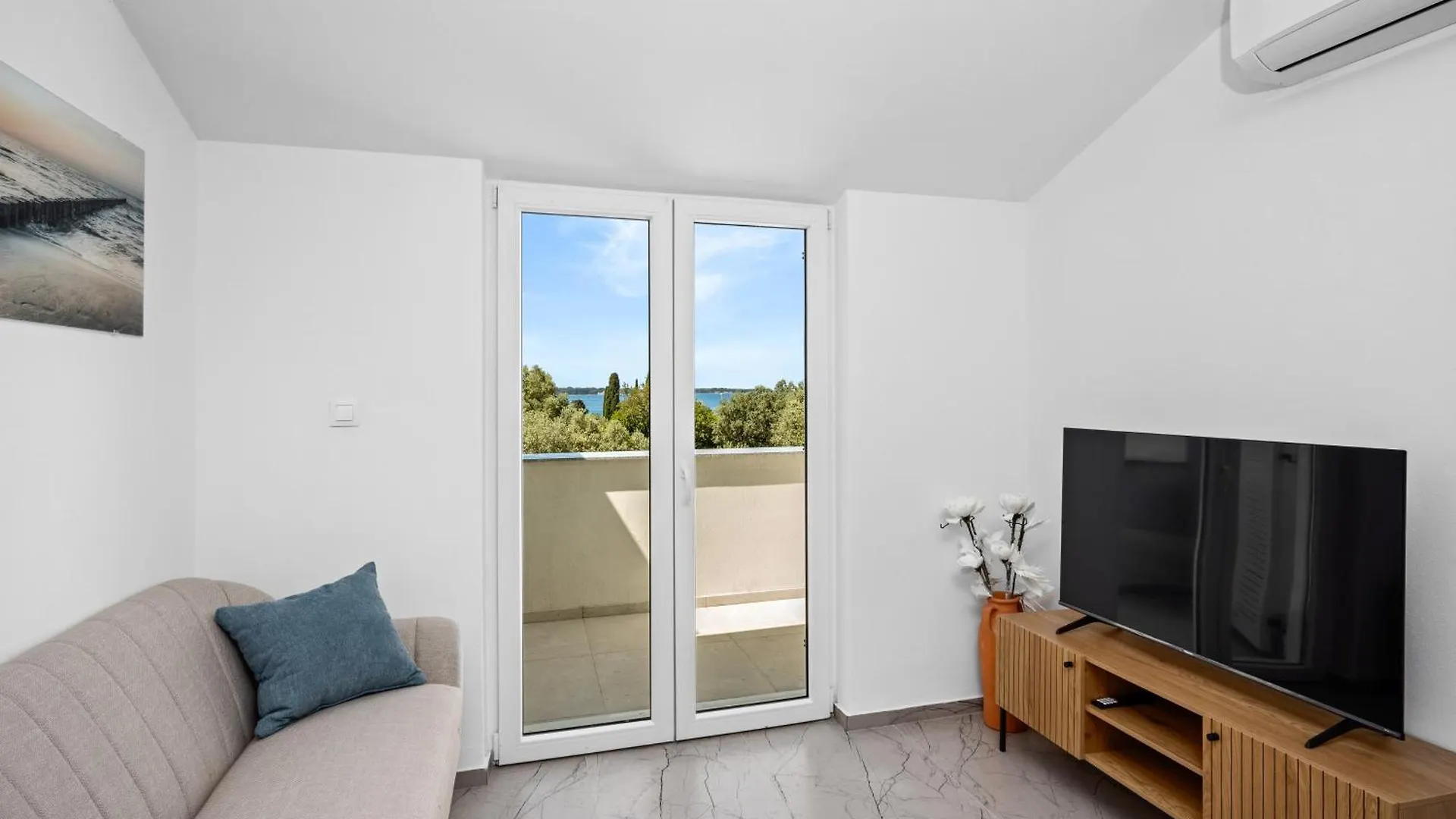 Apartment Nenad - Amazing Sea View ! Only 500 Meters From The Beach ! Fazana Croatia