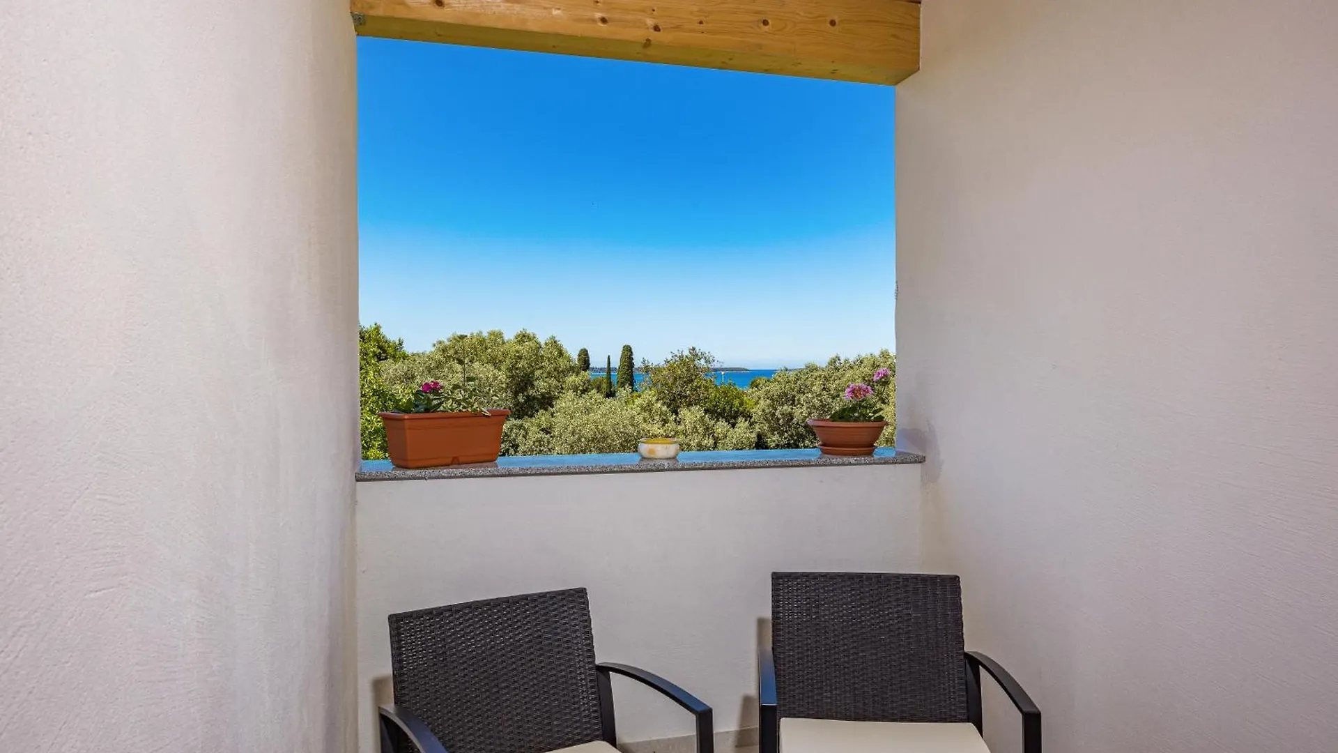 Apartment Nenad - Amazing Sea View ! Only 500 Meters From The Beach ! Fazana